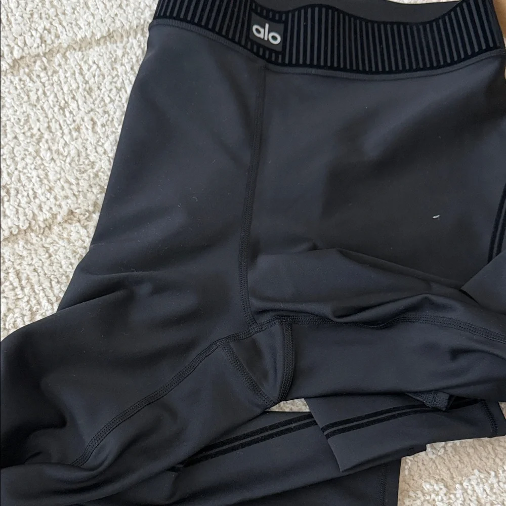 Alo Yoga Black Leggings with suede details - Picture 3 of 3